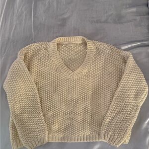 La Hearts Cream V-Neck Sweater